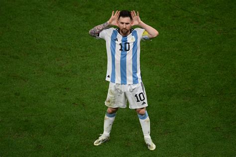 The mystery behind Lionel Messi's celebration vs Netherlands | Barca ...