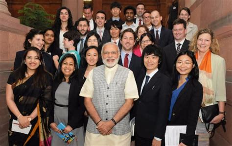 Students from Stanford University call on PM