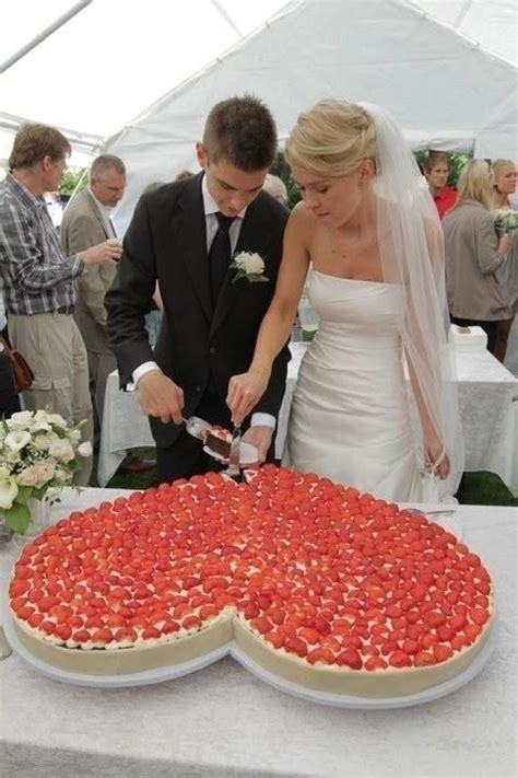 13 Perfectly Sweet Heart Shaped Wedding Cakes | | TopWeddingSites.com