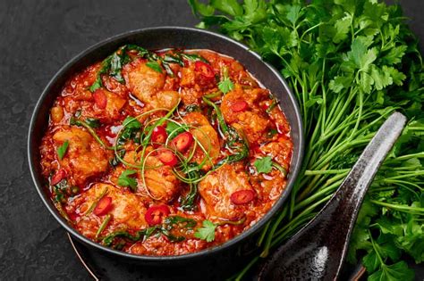 Chicken Vindaloo: Authentic Goan Chicken Vindaloo Recipe | Seema