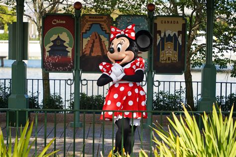 PHOTOS: Minnie Mouse Now Appearing in World Showcase Gazebo at EPCOT ...