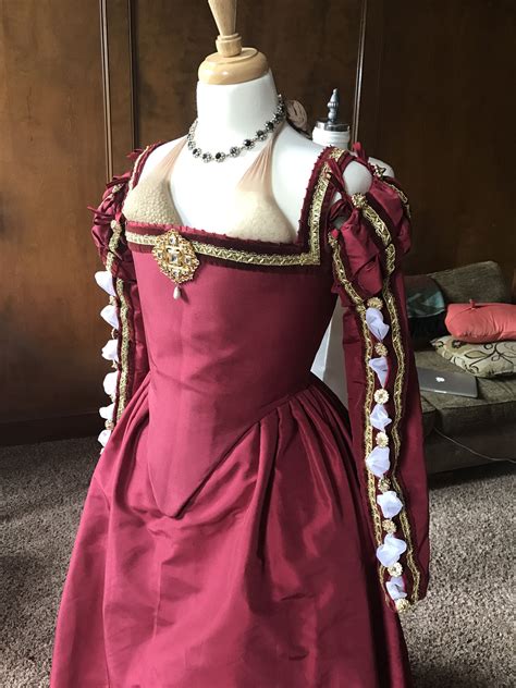 Mid 16th century Italian renaissance gown. | Renaissance fashion ...