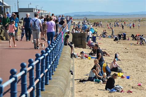 When and Where you can take Dogs on St Annes Beach