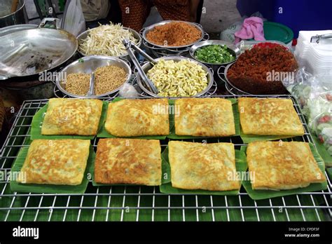 Khanom Buang Yuon , Thai crepes Stock Photo - Alamy