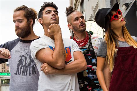 Joe Jonas Debuts DNCE’s ‘Cake By the Ocean’ Video Directed by Gigi ...