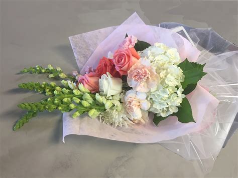 Simple Presentation Bouquet in San Jose, CA | Valley Florist