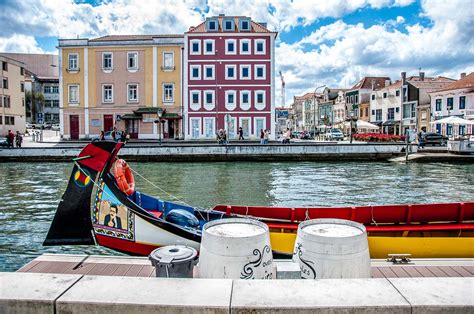 View of Canal Central with a traditional moliceiro boat - Aveiro ...