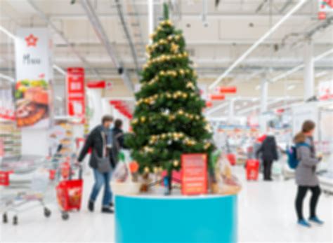 These Grocery Stores Are Open on Christmas Day 2022