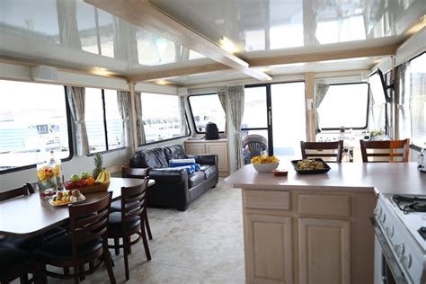 Here's What the Inside of a Houseboat Looks Like | Callville