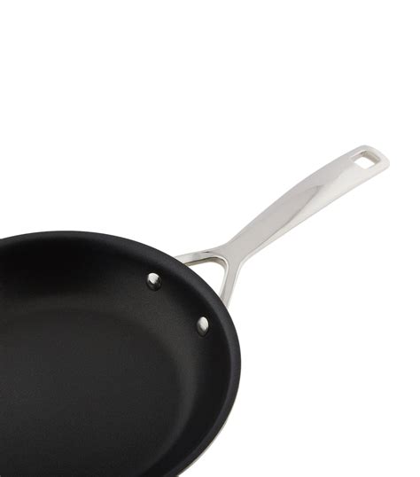 Le Creuset 3-Ply Stainless Steel Non-Stick Omelette Pan (20cm) | Harrods HK