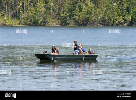 Family boating on Flint Creek Reservoir at Flint Creek Water Park near ...