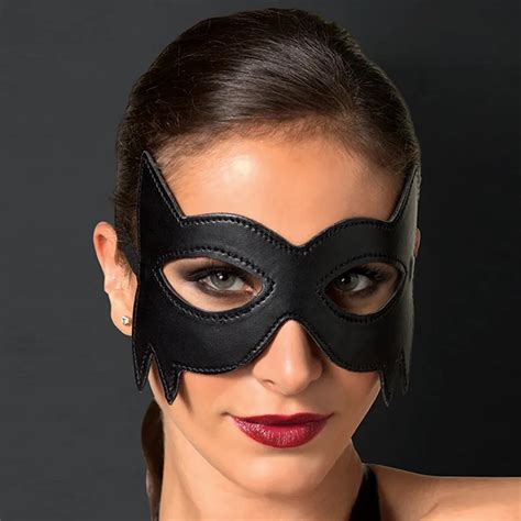 Black And Red Half Face Catwoman Manta Eye Mask For Masquerade, Dancing ...