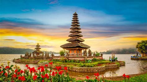 20 Famous Places To Visit In Asia: Best Sightseeing & Things To Do