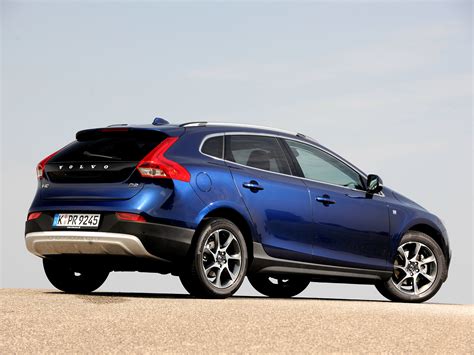 photo VOLVO V40 CROSS COUNTRY D2 SUV 2014 - Motorlegend.com