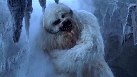 Mark Hamill Says Luke Just Meant To Scare The Wampa in EMPIRE STRIKES ...