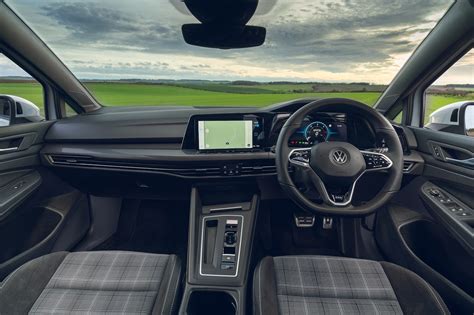 Volkswagen Golf GTD Interior & Infotainment | carwow