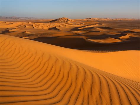 The largest hot desert in the world has an area of 3.552 million square ...