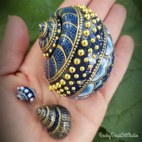 Attachment: Snail Shells Decorated With Gorgeous Patterns By Lisa ...