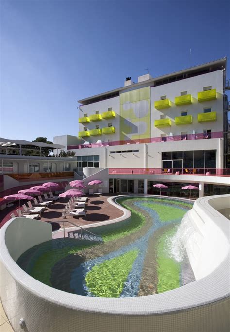 Hotel Semiramis - Colorful Design Explosion