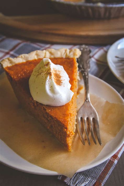 Easy 5 Ingredient Pumpkin Pie Recipe - Sweetphi