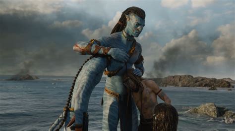 Who is the human kid with Jake Sully in Avatar 2 trailer?