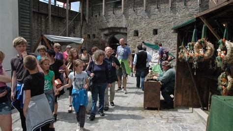 Knights and damsels travel back in time at Vianden Medieval Festival ...