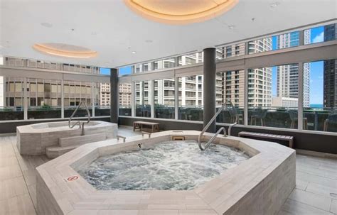 7 Best Chicago Apartments with Rooftop Pools