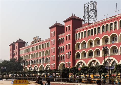 Howrah Rail Station: Singular Scene of Human Drama - Traipse