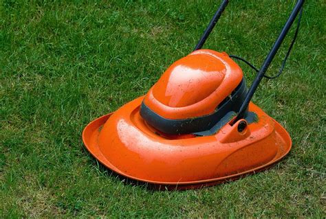 6 Best Hover Mowers For Sale In The UK (Reviewed) | 2024