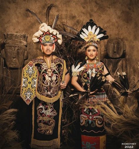 Potret Prewedding Kaesang dan Erina Gudono saat Memakai Baju Adat Dayak