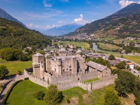 Aosta Valley and its Castles to visit - Italia.it