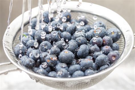 How to Properly Clean and Wash Blueberries - ChowTray