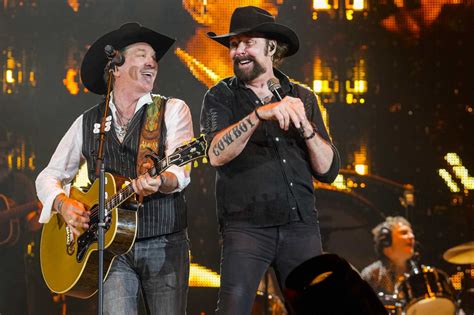 Brooks & Dunn sing 30+ years of hits at Houston Rodeo concert