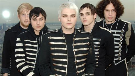 My Chemical Romance fans think the band are teasing a Black Parade ...