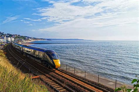 GWR-IET-dawlish-on-riviera-line-by-dawlish-beach-cams - Great Scenic ...