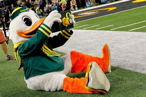 Oregon's Duck gets a little daffy at championship game - Chicago Tribune