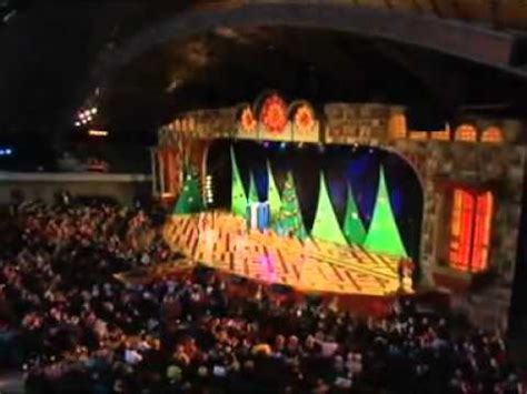 Hi-5 Xmas Concert 2002 - Santa wear your shorts.flv - YouTube