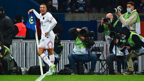 PSG-Rennes: la célébration à la Thierry Henry de Kylian Mbappé