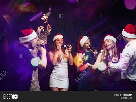 Actualizar 43+ imagen night club christmas - Abzlocal.mx