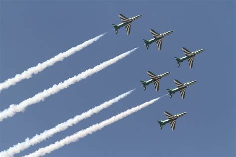 personal planes doing barrel rolls | 14. And a another formation ...