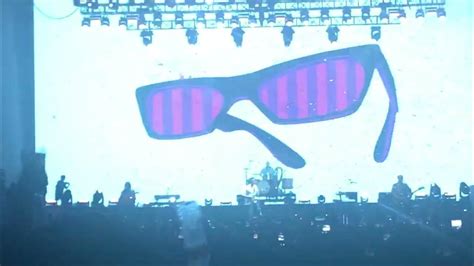 Weezer - Buddy Holly (Live at Soundrenaline, Jakarta 26/11/2022) - YouTube