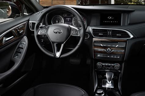 2019 Infiniti QX50 interior rear hatch open - Motor Trend en Español