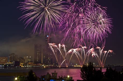 Public Fireworks Display For July 4th 2025 In San - Megan Macleod