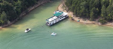 Dale Hollow Lake Houseboat Rentals and Vacation Information