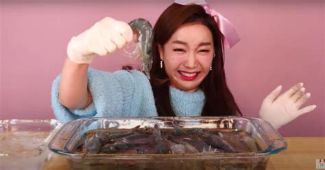 YouTuber Ssoyoung Is Being Accused of Animal Cruelty in Her Mukbangs