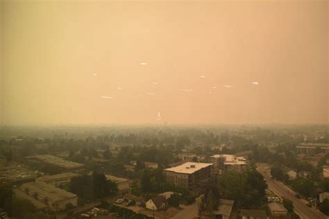 UPDATE: Abrupt wind change chokes Central Okanagan in smoke