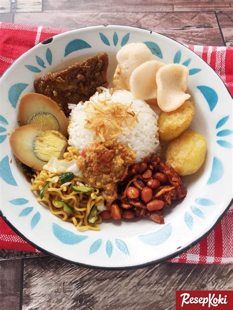 Nasi Uduk Komplit khas Betawi (Jakarta) - Resep | ResepKoki