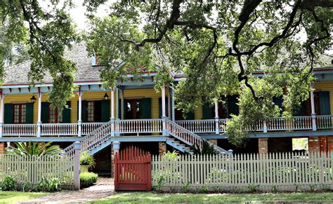 Historical Louisiana Plantation Tour Guide | Livery Tours