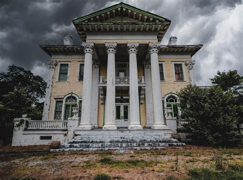 221-year-old abandoned 'Notebook' mansion has TikTok in a tizzy