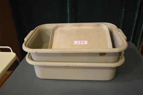 Lot - Busboy Bins (2) and Car Hop Tray